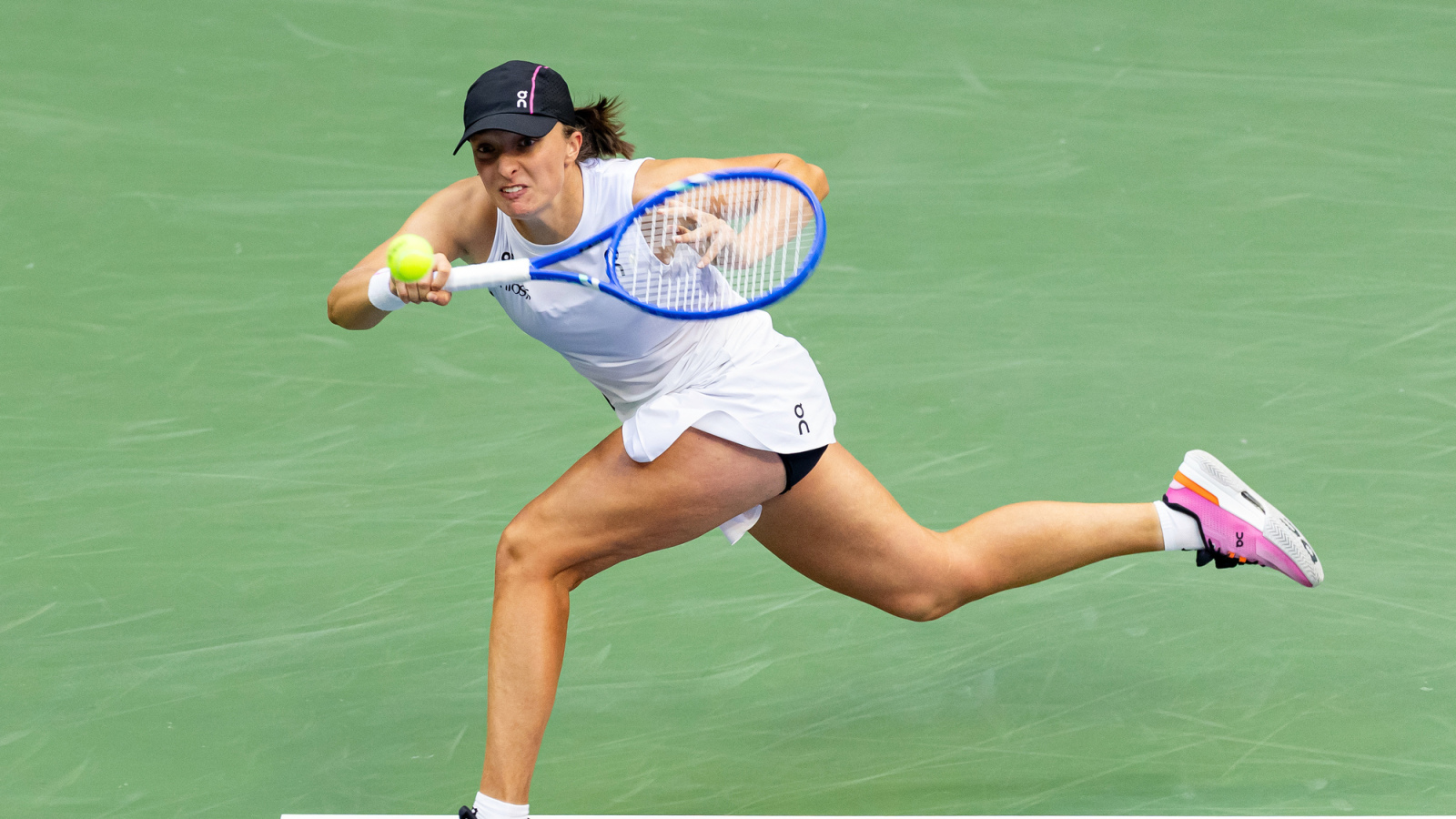 WTA Race Update: Swiatek closes on Sabalenka after new title, Rybakina and Paolini’s nail-biter for the last Finals spot