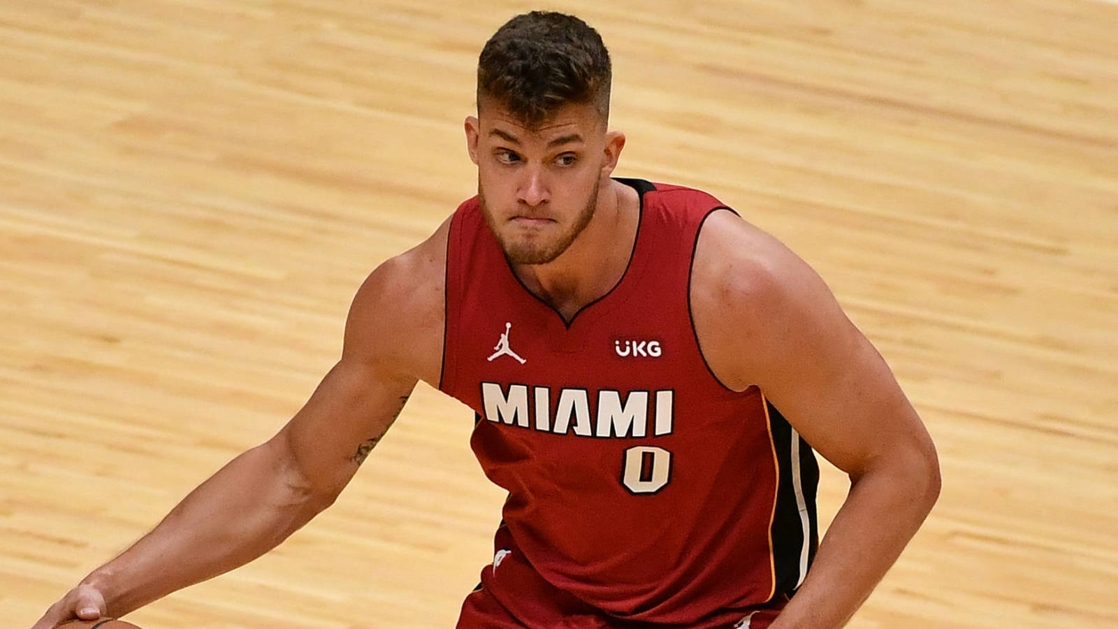 Heat center Meyers Leonard to undergo season-ending shoulder surgery