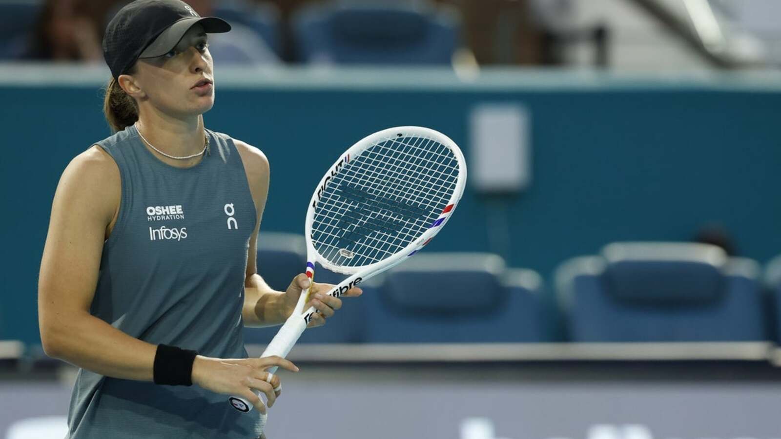 Magda Linette knocks out Iga Swiatek in 2nd round at Miami
