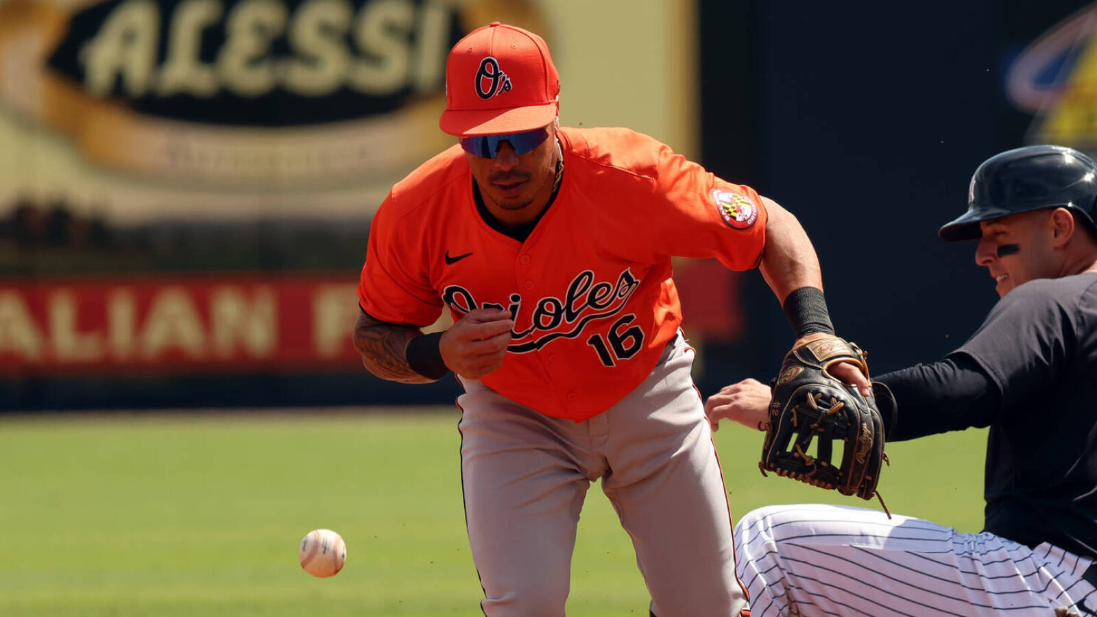Two-time Gold Glove winner triggers opt-out with Orioles