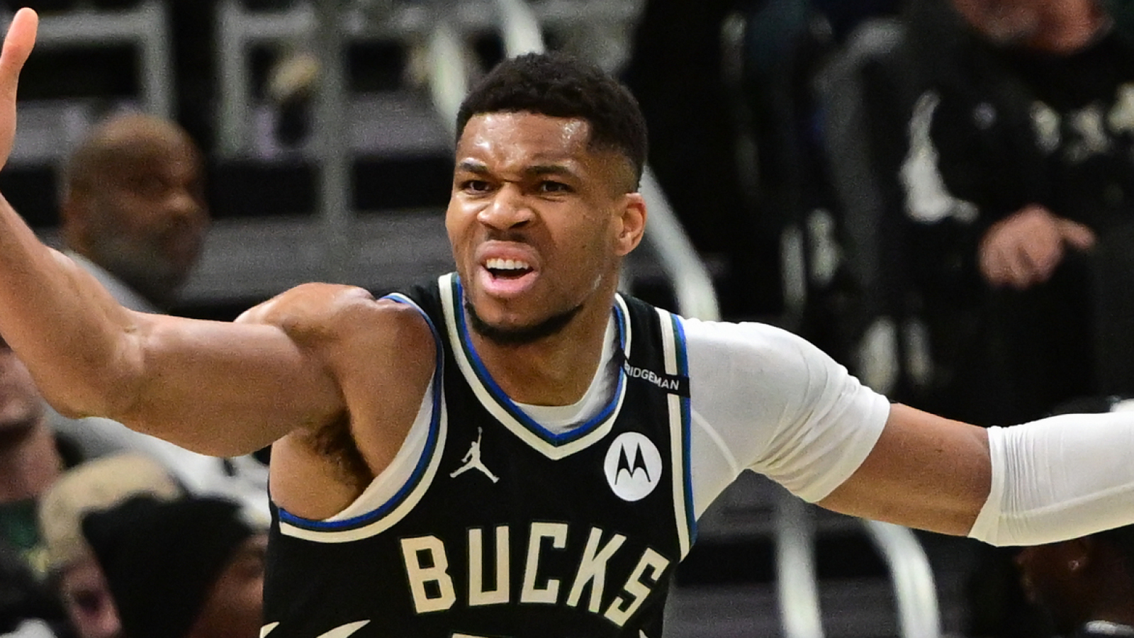 Giannis Antetokounmpo rips Tyrese Haliburton's father for 'disrespectful' act