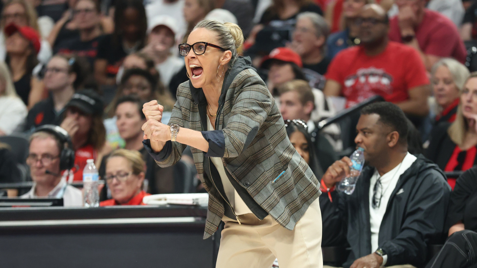 A Visibly Frustrated Becky Hammon Slammed Her Clipboard and Walked Out of Team Huddle During Aces’ Loss to Wings
