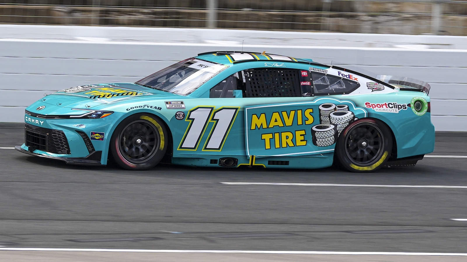 Denny Hamlin: Kyle Larson shouldn’t have sent three-wide into corner around him and Daniel Suárez