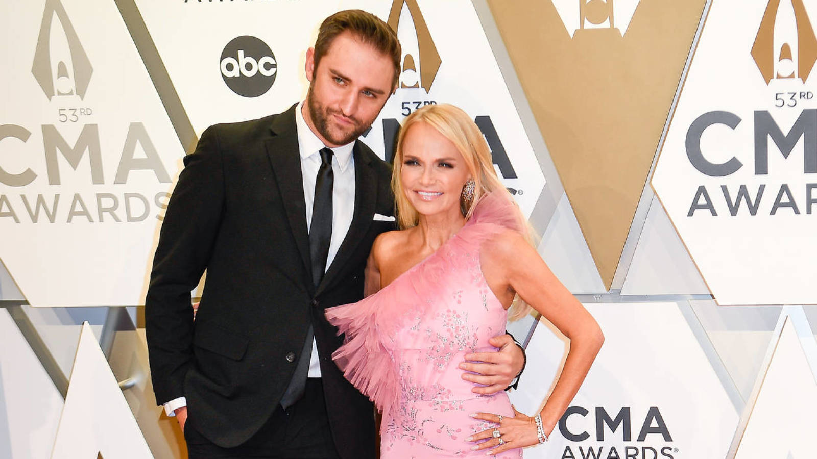 kristin chenoweth announces engagement to josh bryant i m never letting you go yardbarker