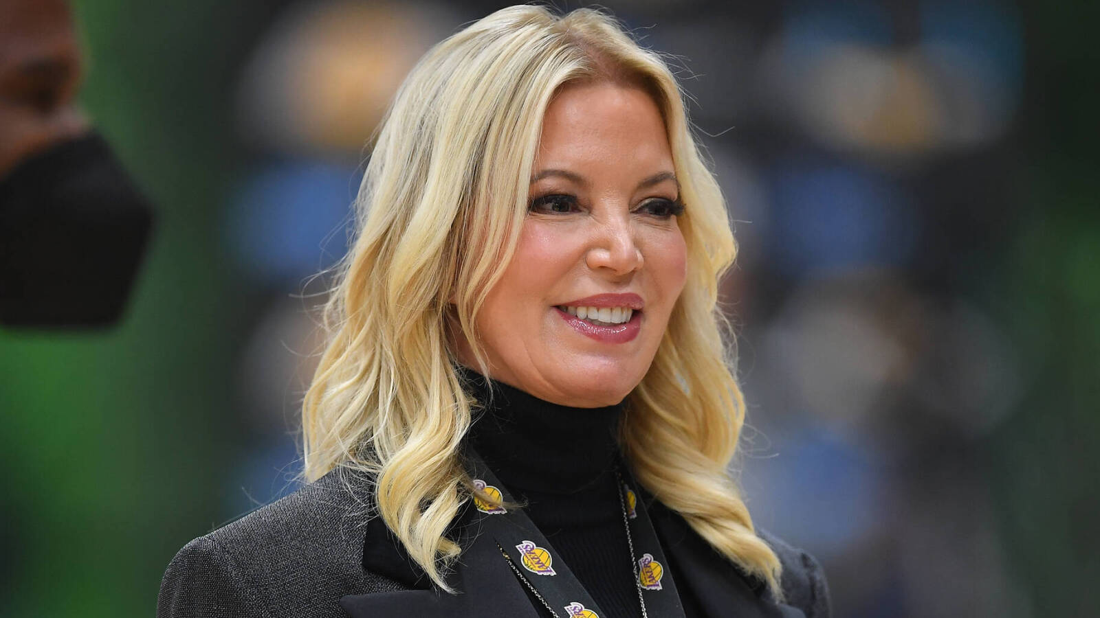Jeanie Buss getting advice on Lakers from Phil Jackson?
