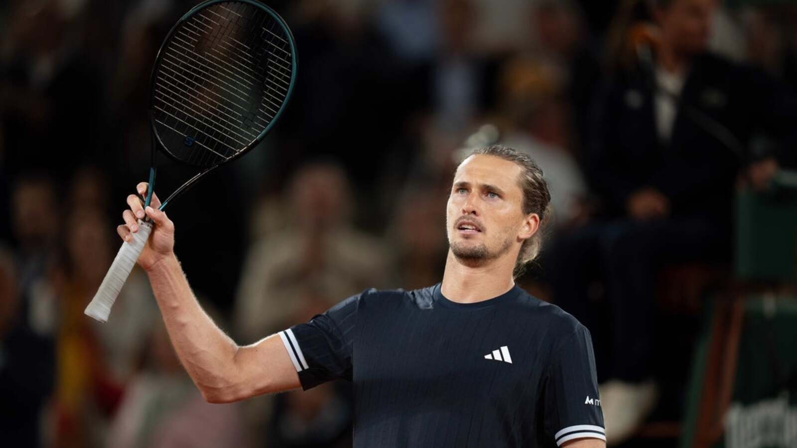 Alexander Zverev, Jakub Mensik advance to French semis in straight sets