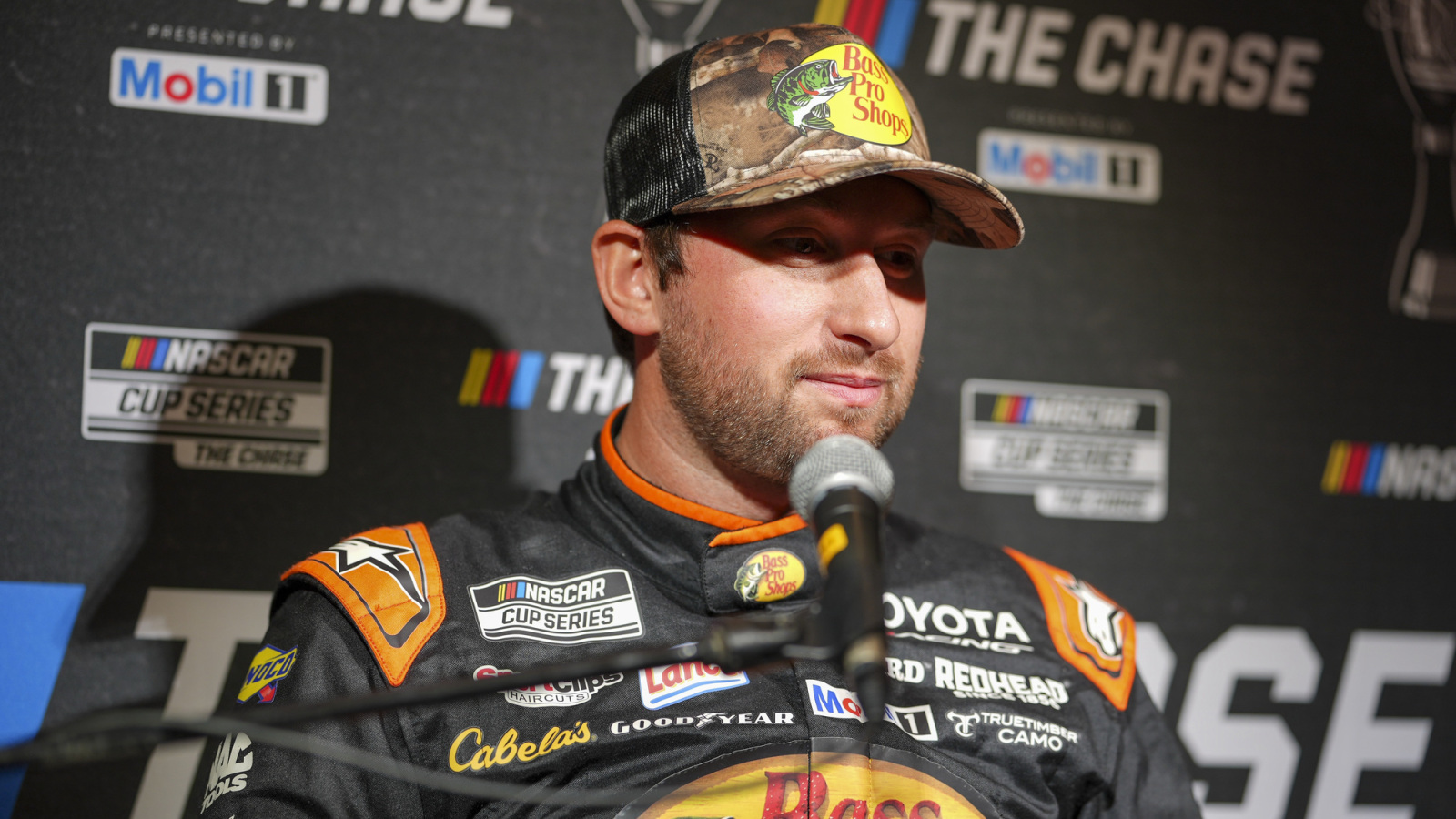Chase Briscoe Holds Off Kyle Larson to Win the South Point 400 in Las Vegas