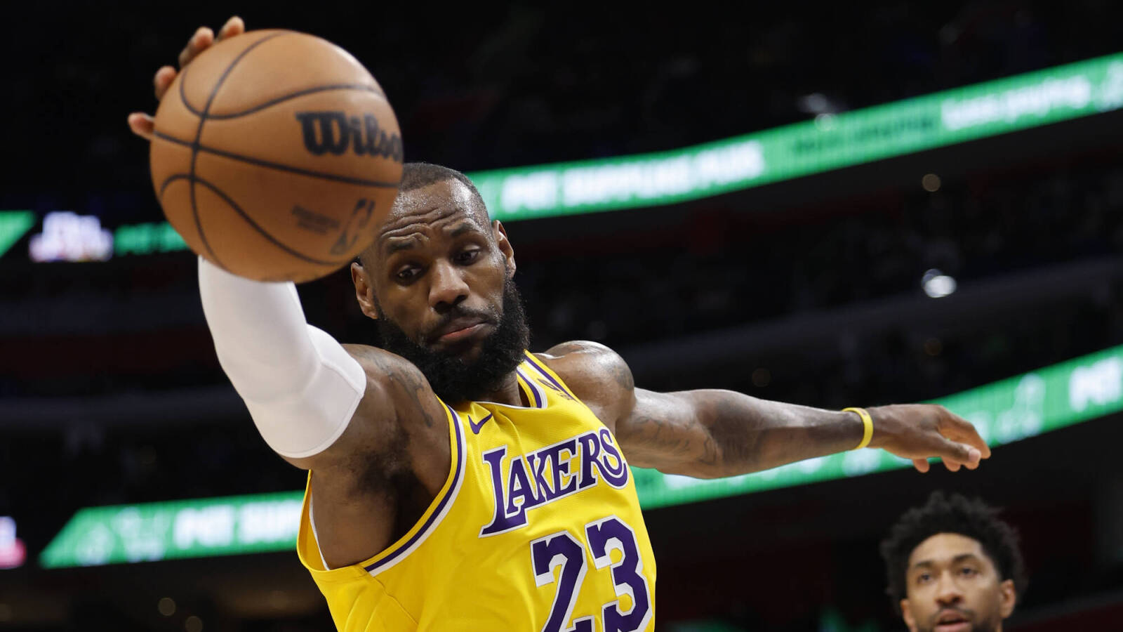 LeBron James will skip Lakers game to watch son's debut