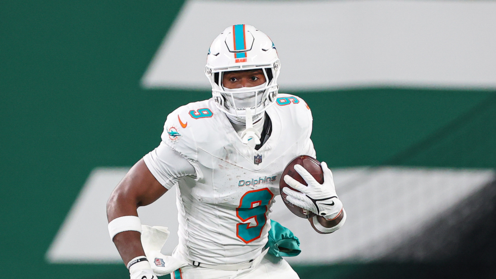 Jonnu Smith is underrated addition in blockbuster trade for Steelers