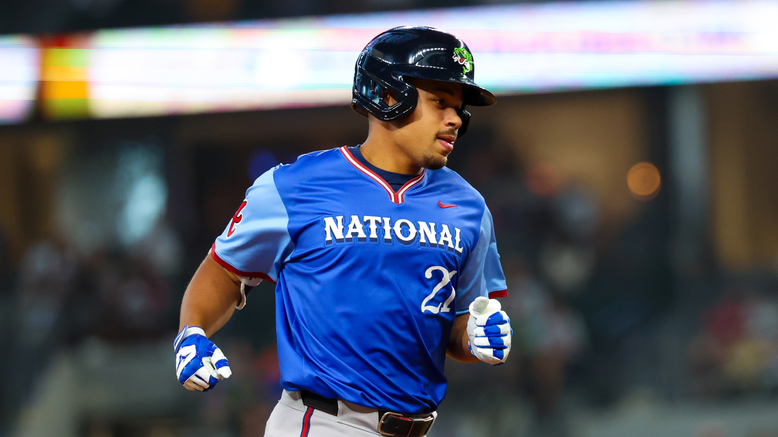 Braves select contract of top catching prospect