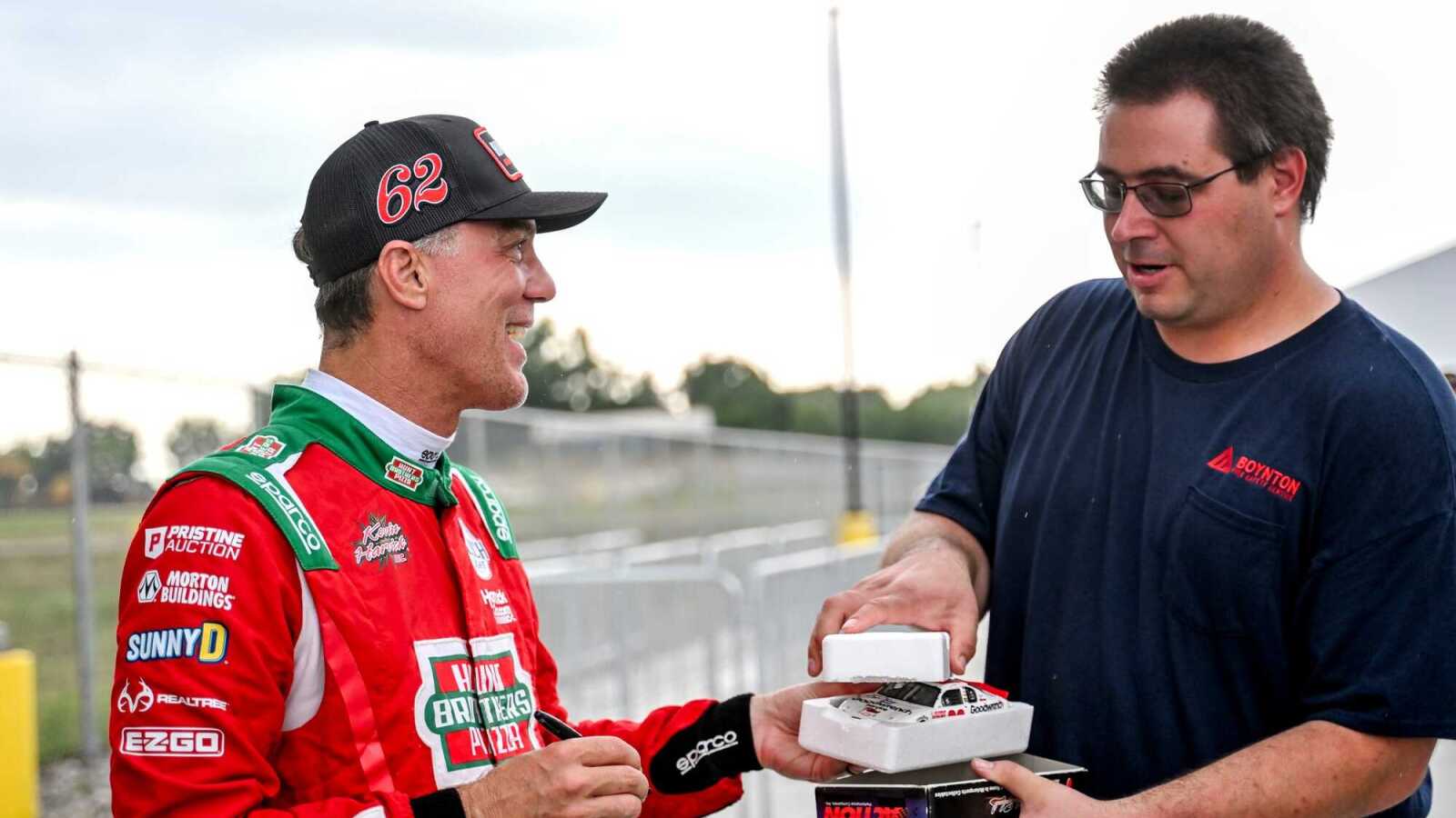 Kevin Harvick sounds off on Kyle Larson spinning Ryan Blaney out at Gateway: ‘He’ll freak you out’