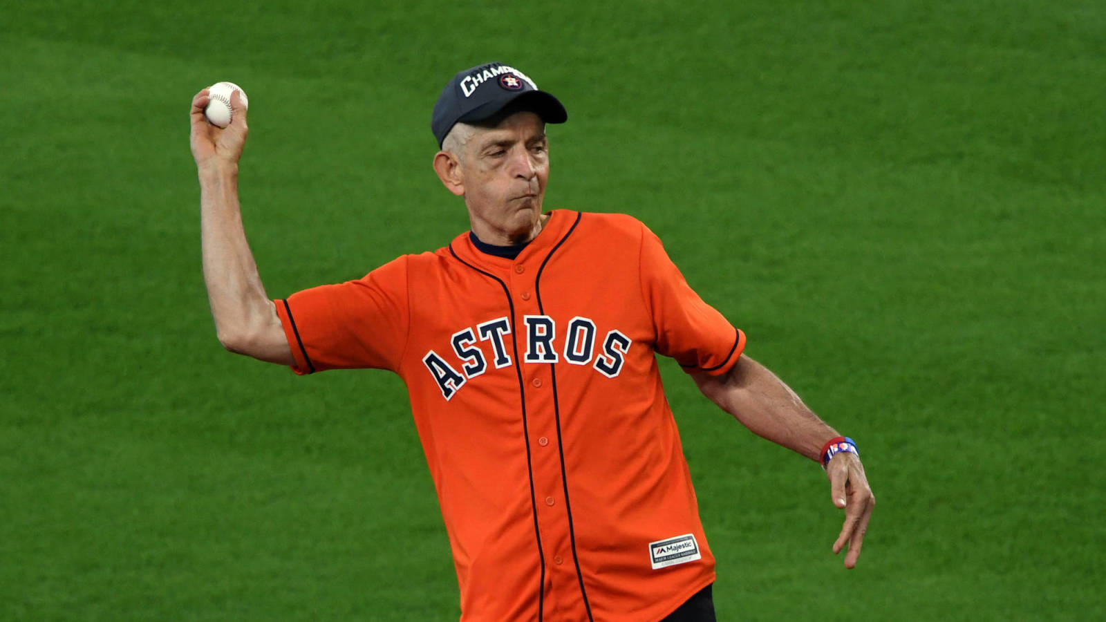Mattress Mack Bets 2 4 Million On Essential Quality In Kentucky Derby Yardbarker