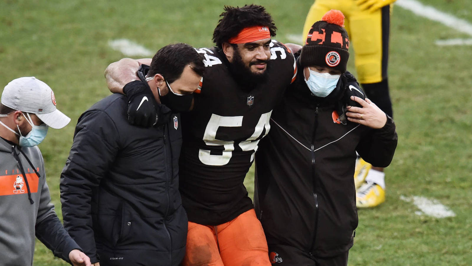 Browns DE Olivier Vernon out for playoffs with ruptured Achilles