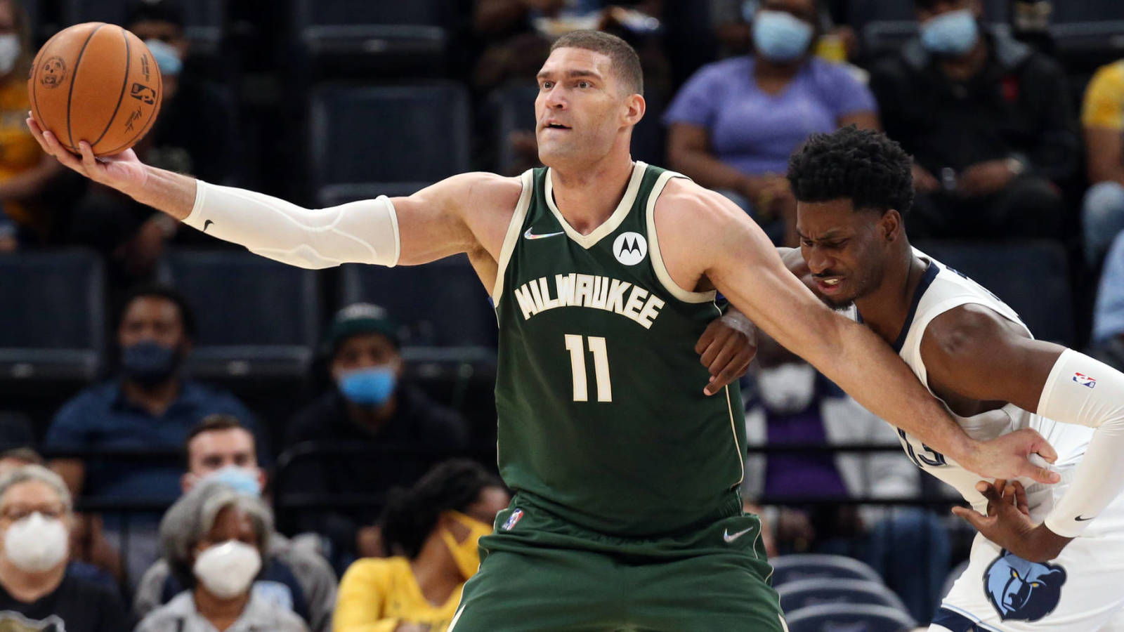 Report: Bucks have 'optimism' that one-time All-Star Brook Lopez could return this season