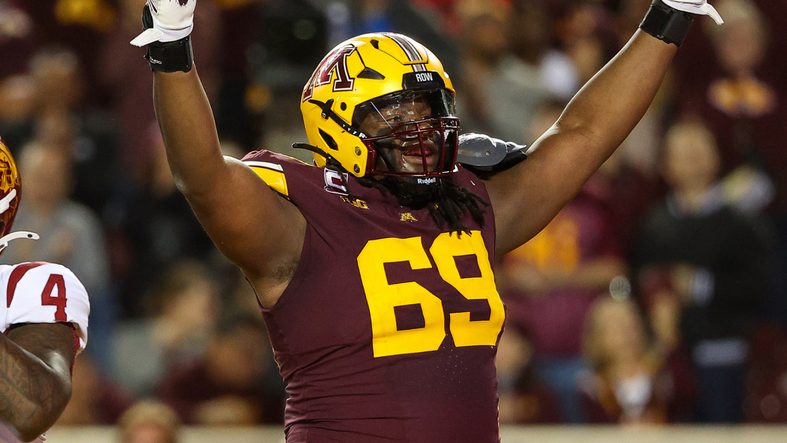 Texans move up in second round to draft offensive tackle