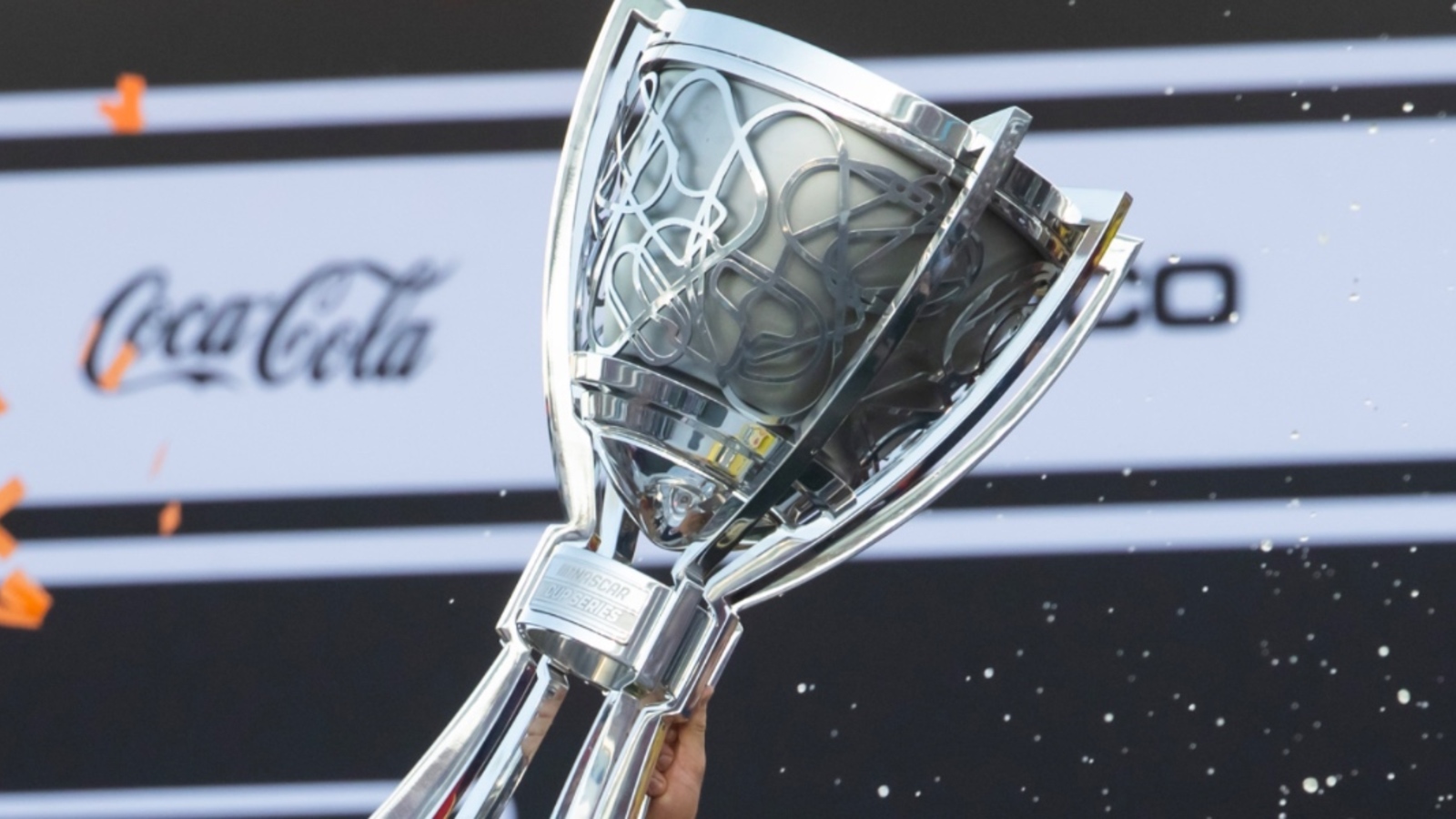 http://www.yardbarker.com/media/1/b/1b621c3540e2c85ef829d118ed382ae37111d4c9/thumb_16x9/NASCAR-Championship.jpg