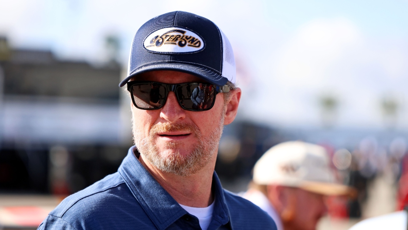 http://www.yardbarker.com/media/1/b/1b89640cb675c171b32d5c02ed27f97e44fe3503/thumb_16x9/dale-earnhardt-jr-calls-bs-on-denny-hamlin-on-opposition-of-run-what-you-brung-all-star-race.jpg