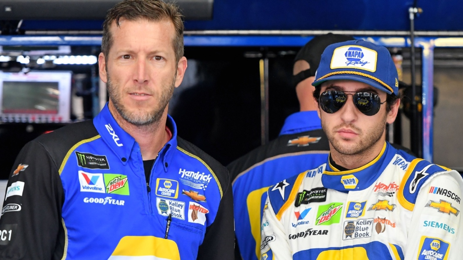 Kevin Harvick weighs ‘gutsy call’ from Chase Elliott crew chief Alan Gustafson at Martinsville
