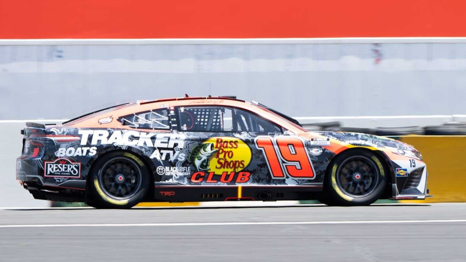 Martin Truex Jr. takes checkered flag at Sonoma for fourth time