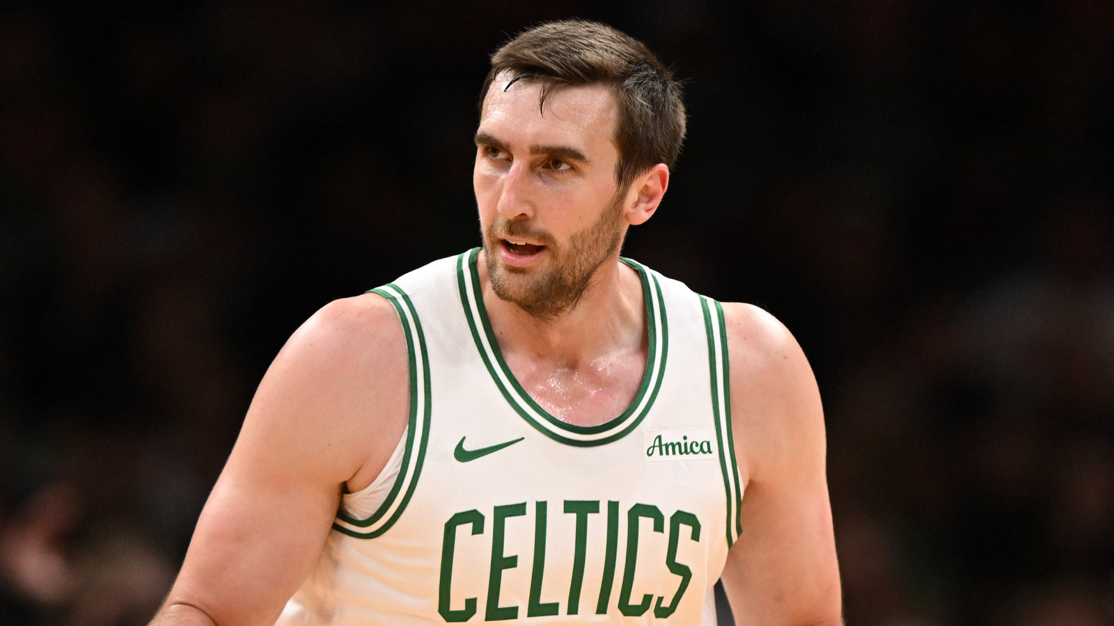 Unlikely big man is becoming Celtics star of preseason