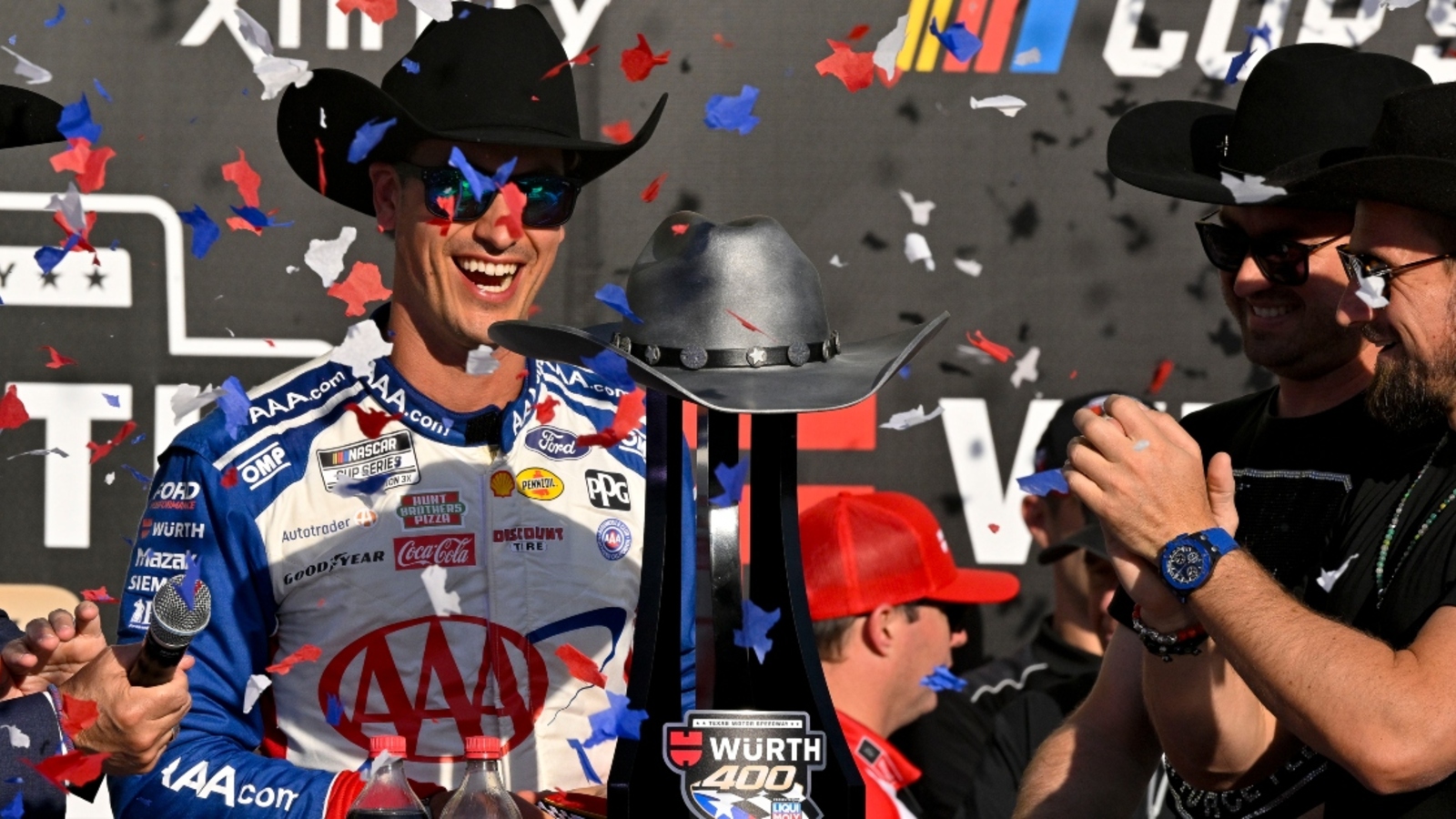http://www.yardbarker.com/media/1/d/1daa71c18e7599b4cae3a043223071ab5c4b4596/thumb_16x9/joey-logano-texas-nascar-win.jpg