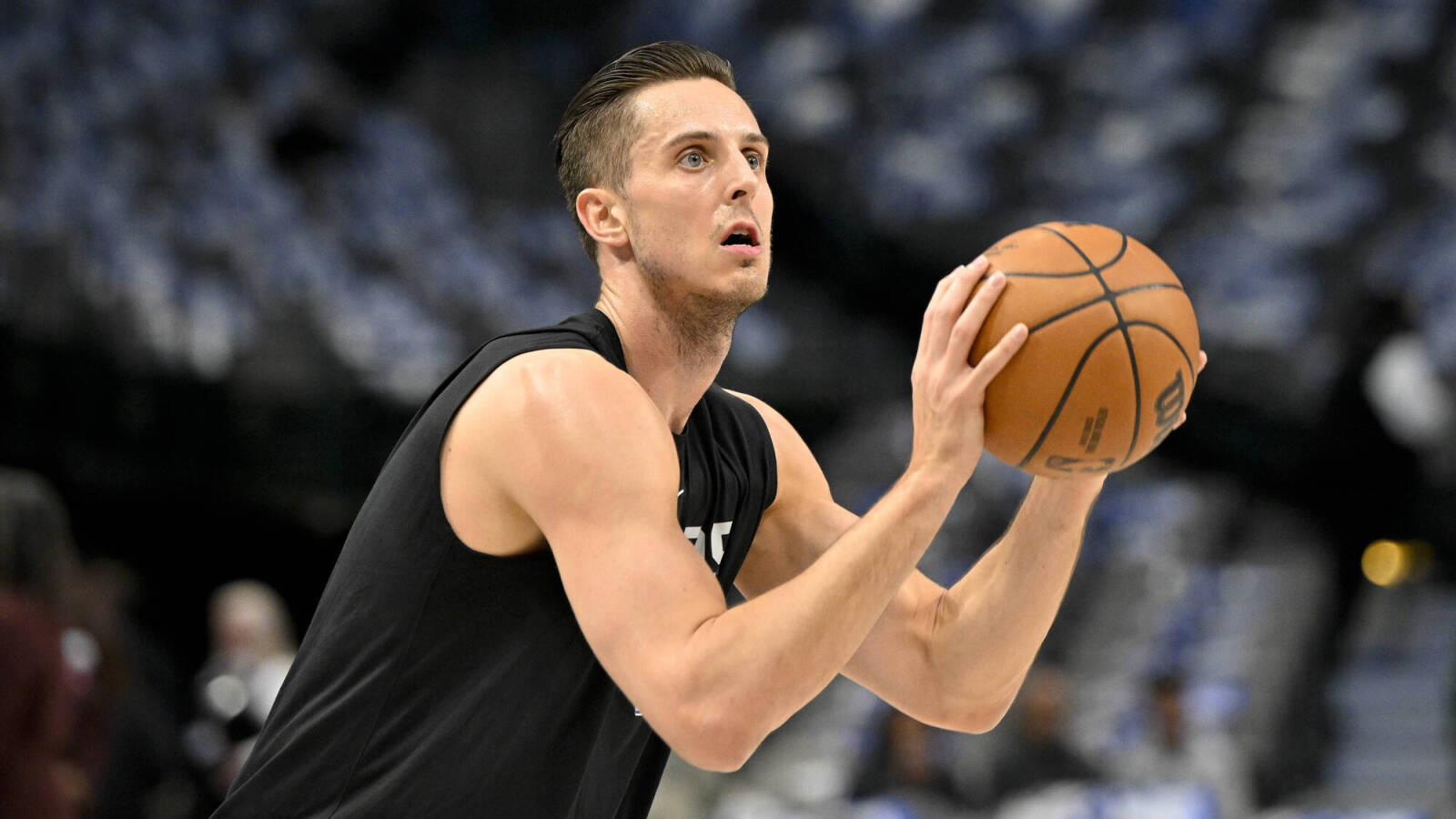 Spurs, big man Zach Collins agree to two-year extension