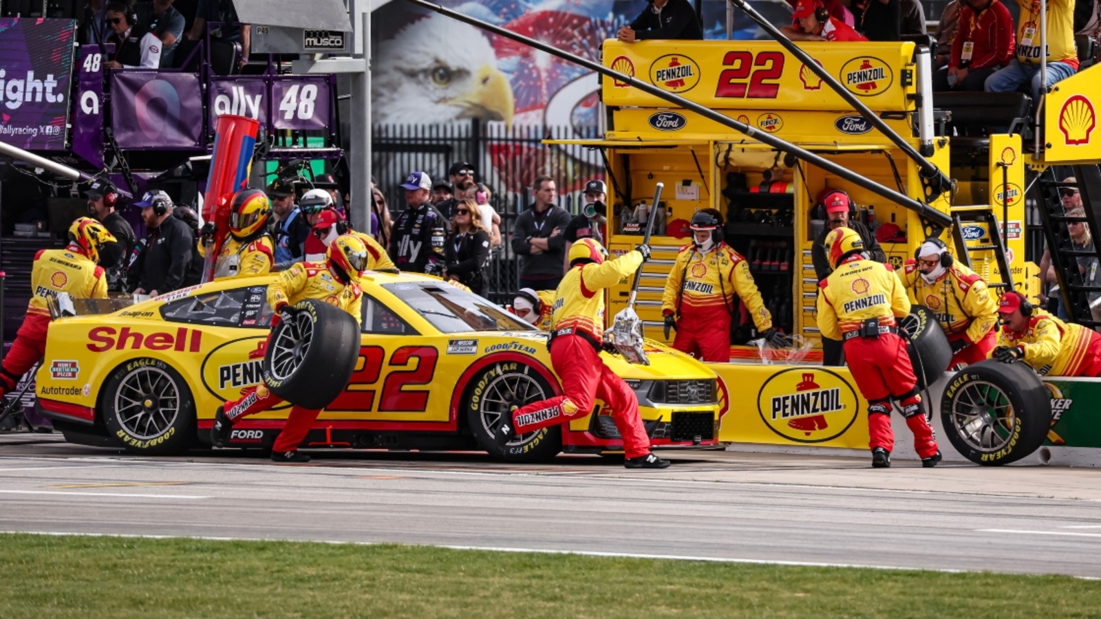 Joey Logano causes wreck late in Stage 2, leaves Denny Hamlin furious