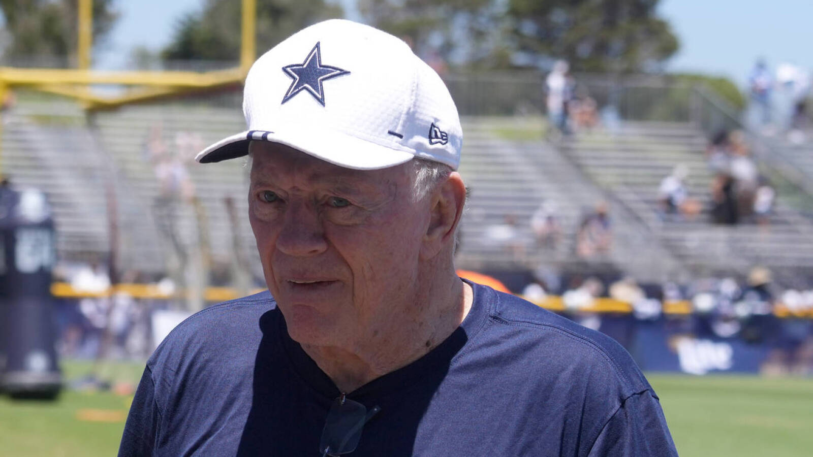 Jerry Jones sends blunt message to Cowboys' training-camp holdout
