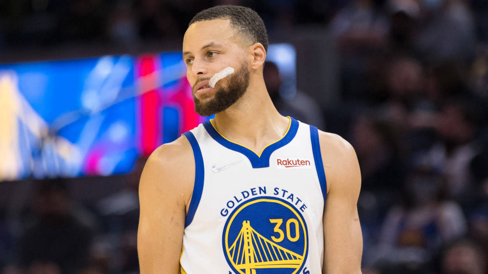 Durant, Curry and Warriors attend Looney jersey ceremony in