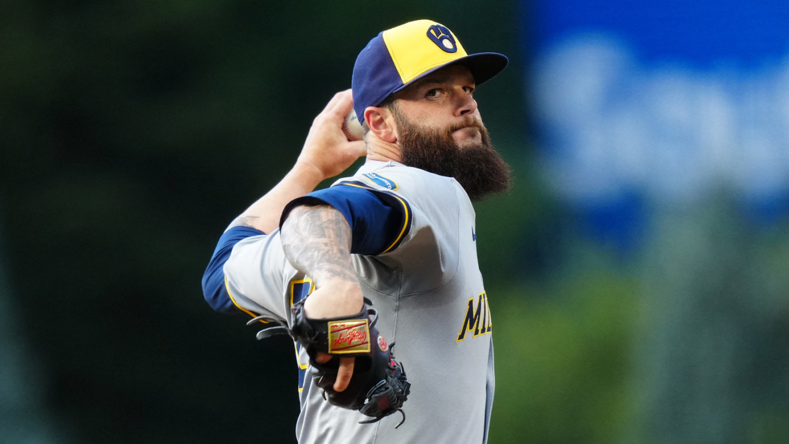 Bývalý vítěz Cy Young Dallas Keuchel se pokouší o velký comebackem přes nižší ligu