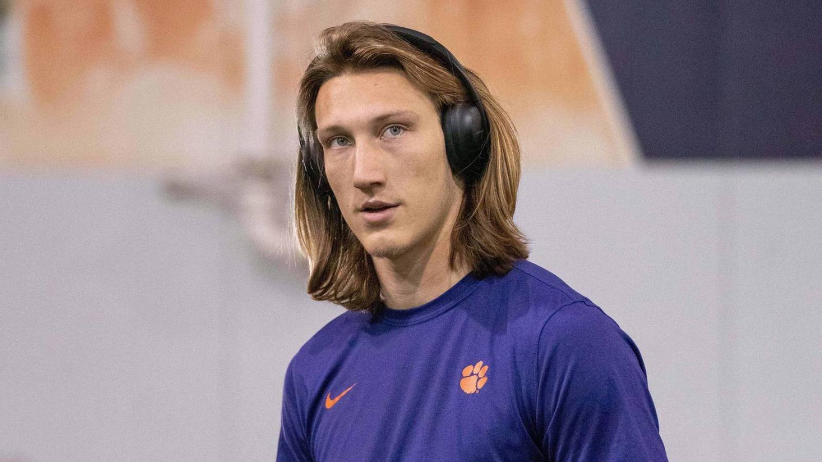 QB Trevor Lawrence undergoes successful left shoulder surgery