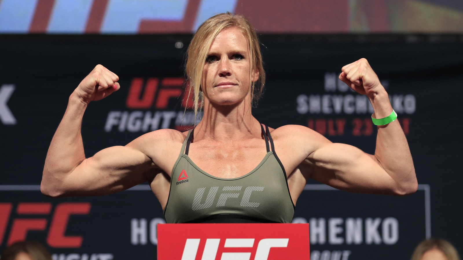 Holly Holm knocks out Bethe Correia with wicked head kick | Yardbarker.com