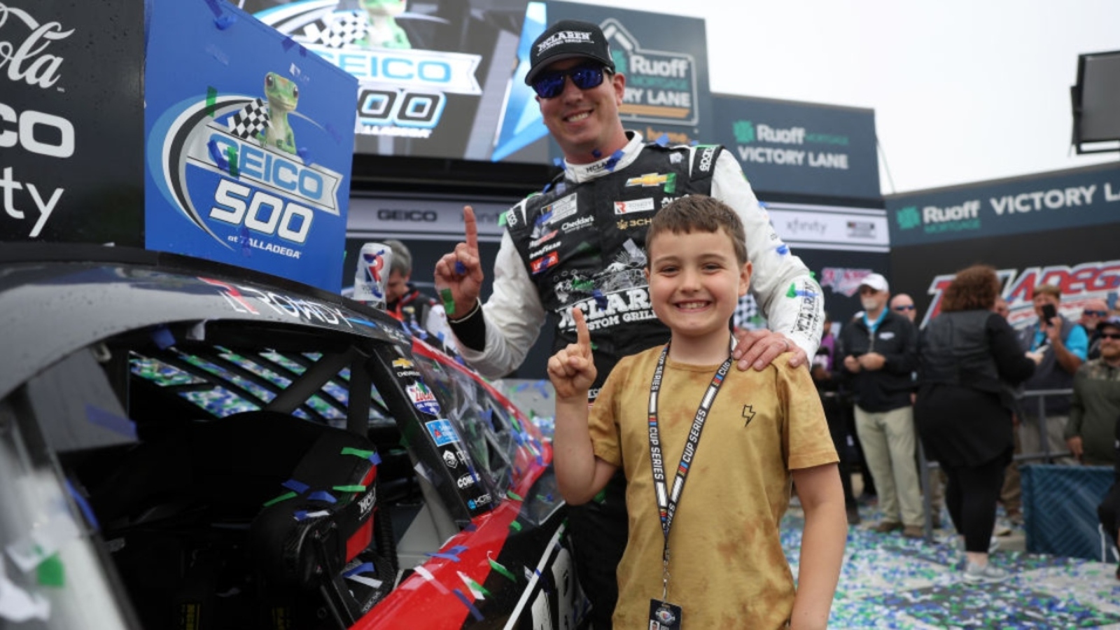 http://www.yardbarker.com/media/2/3/23db5e17d9228a4d157c5b48df1fcac067403fb4/thumb_16x9/kyle-busch-opens-up-about-his-ideal-succession-plan-when-son-brexton-is-old-enough-to-race-trucks.jpg