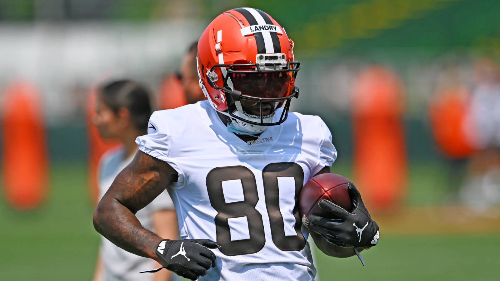 Browns place WR Jarvis Landry on injured reserve with MCL sprain - NewsOpener Browns place WR Jarvis Landry on injured reserve with MCL sprain