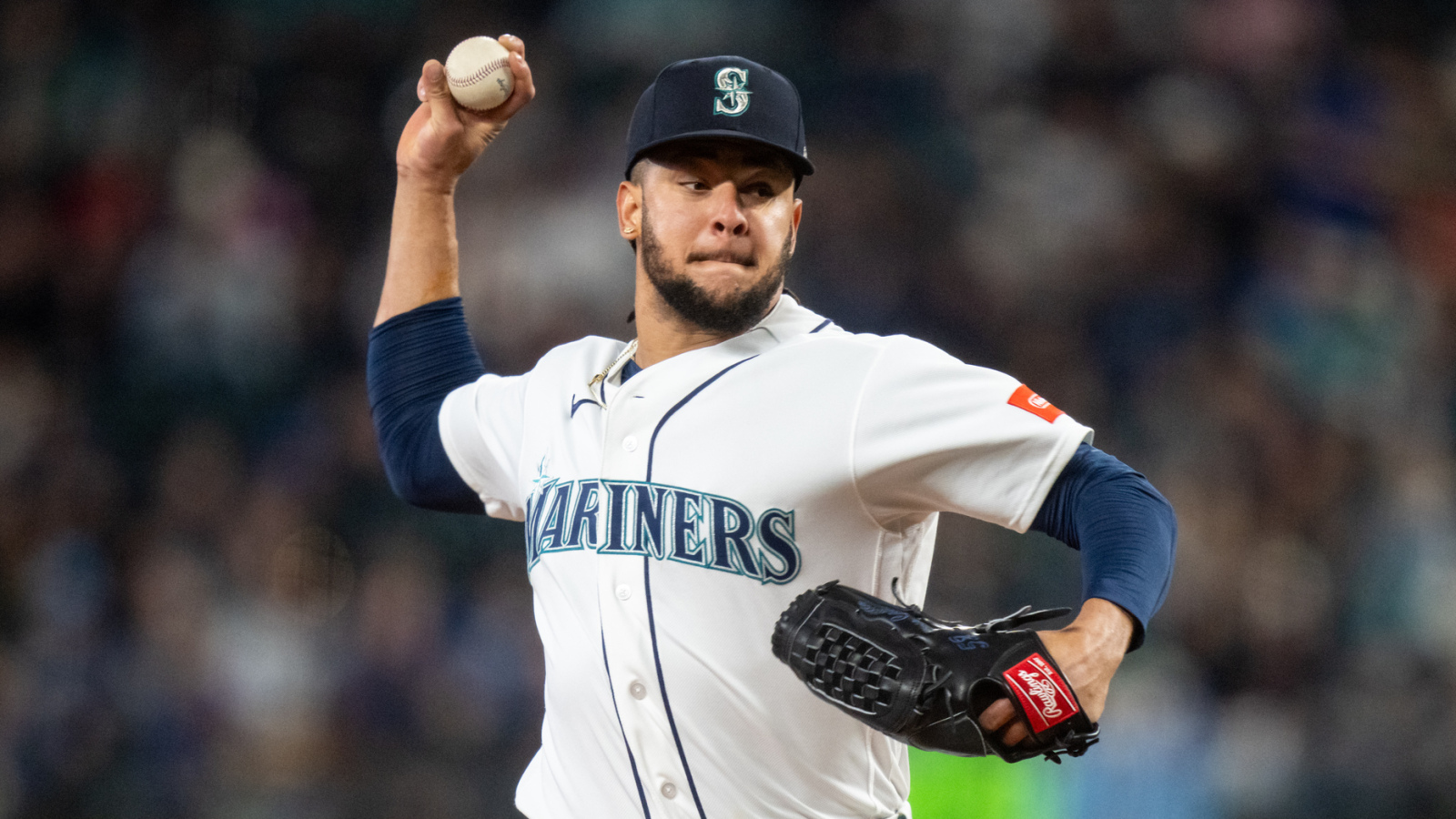 White Sox acquire pitcher Luis Castillo from Mariners in multi-player trade