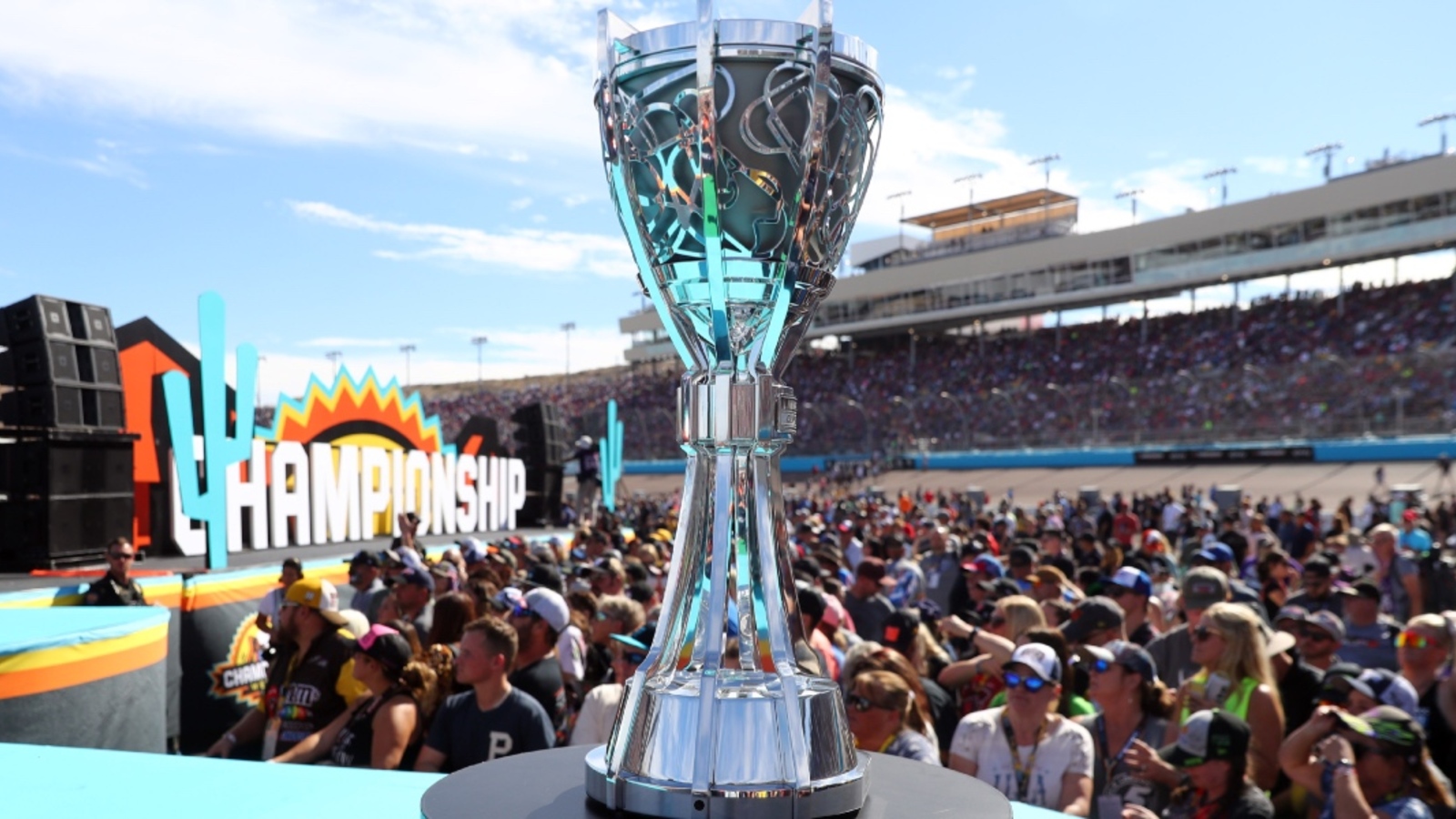 http://www.yardbarker.com/media/2/6/26a6d8681922414a1d5334fabc65da830339090c/thumb_16x9/NASCAR-Championship-Phoenix.jpg