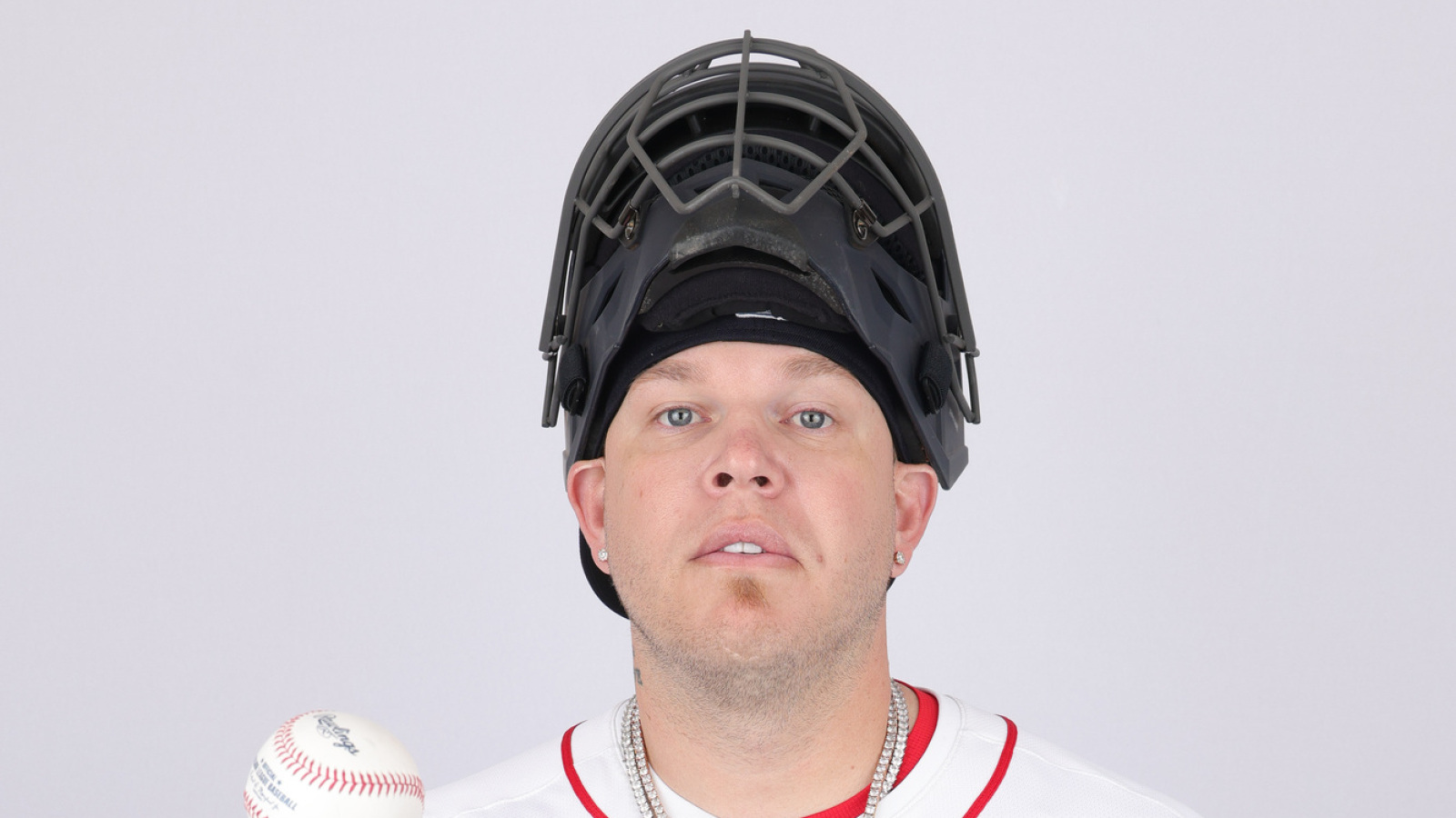 Red Sox release two-time Gold Glove-winning catcher