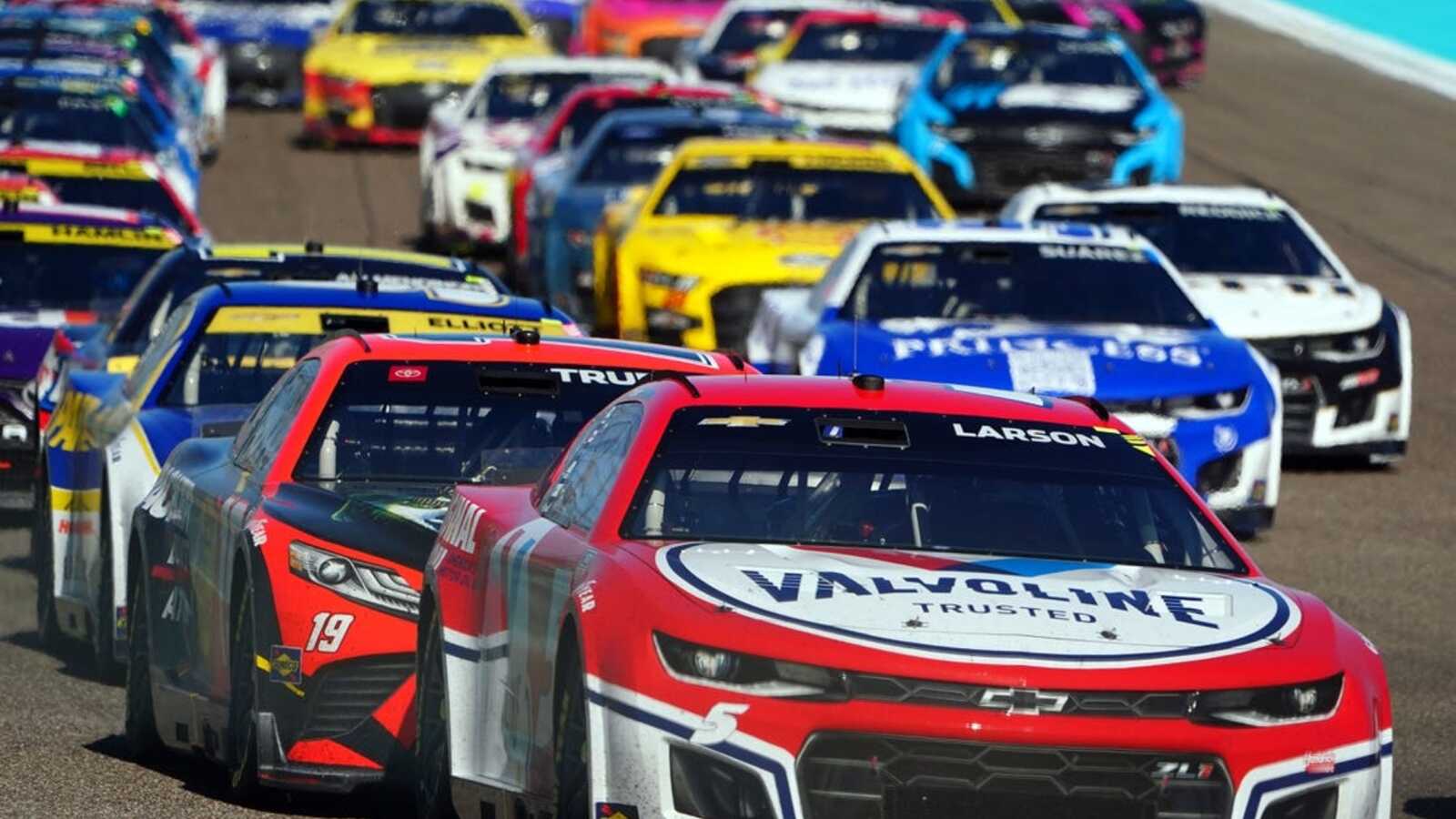 Kyle Larson rolls to win at Homestead-Miami Speedway