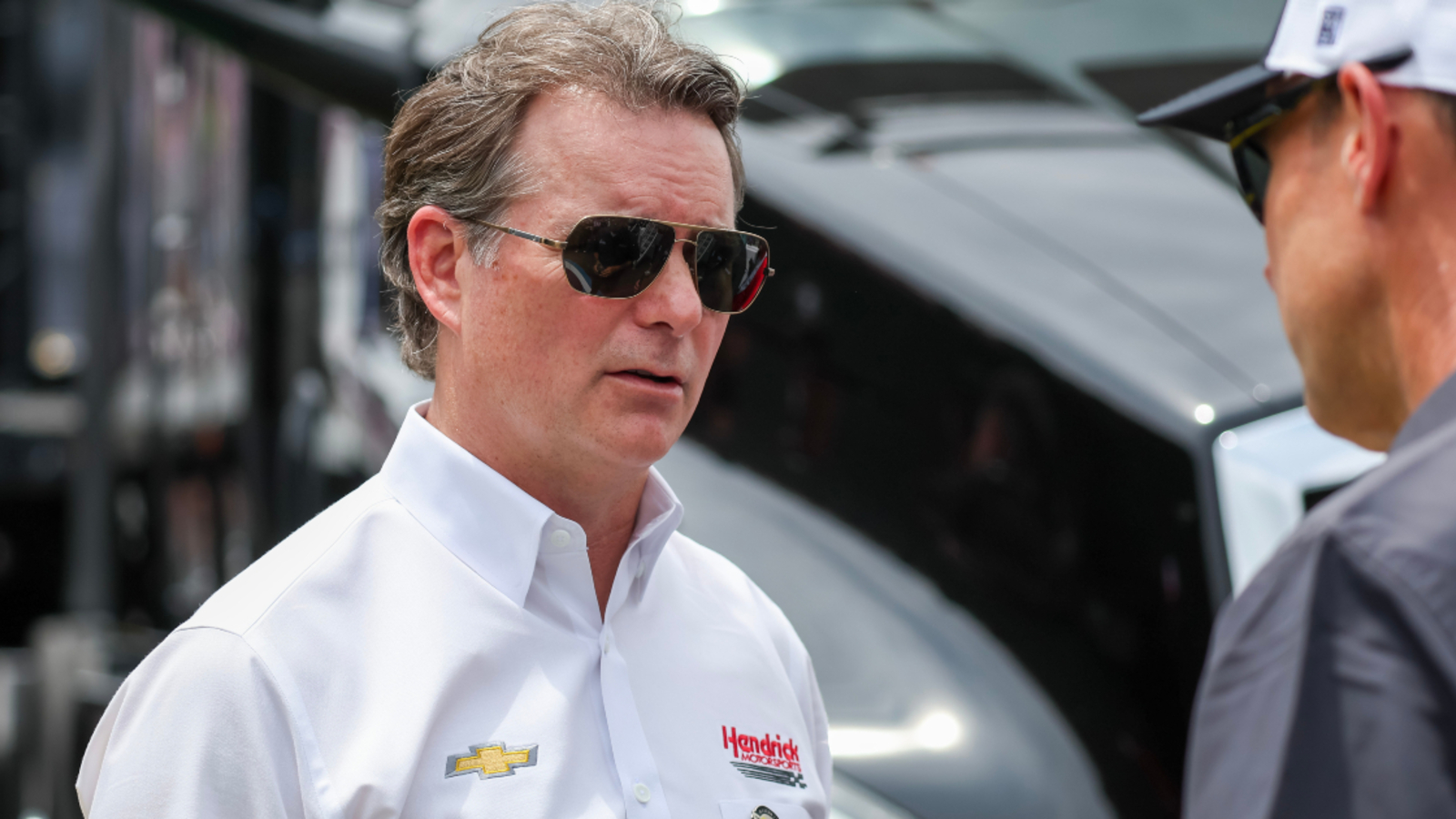 http://www.yardbarker.com/media/2/8/28f769436aae7120a95ea01e24f2bdddd6cd3a7f/thumb_16x9/jeff-gordon-darlington.jpg