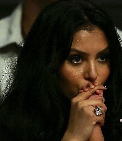 vanessa-bryant-kobe-ring.jpg