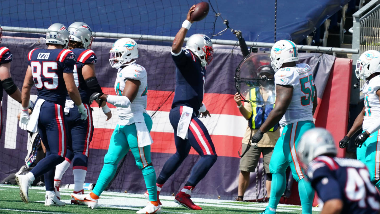 Cam Newton Pays Tribute To Chadwick Boseman After Scoring First Patriots Td Yardbarker