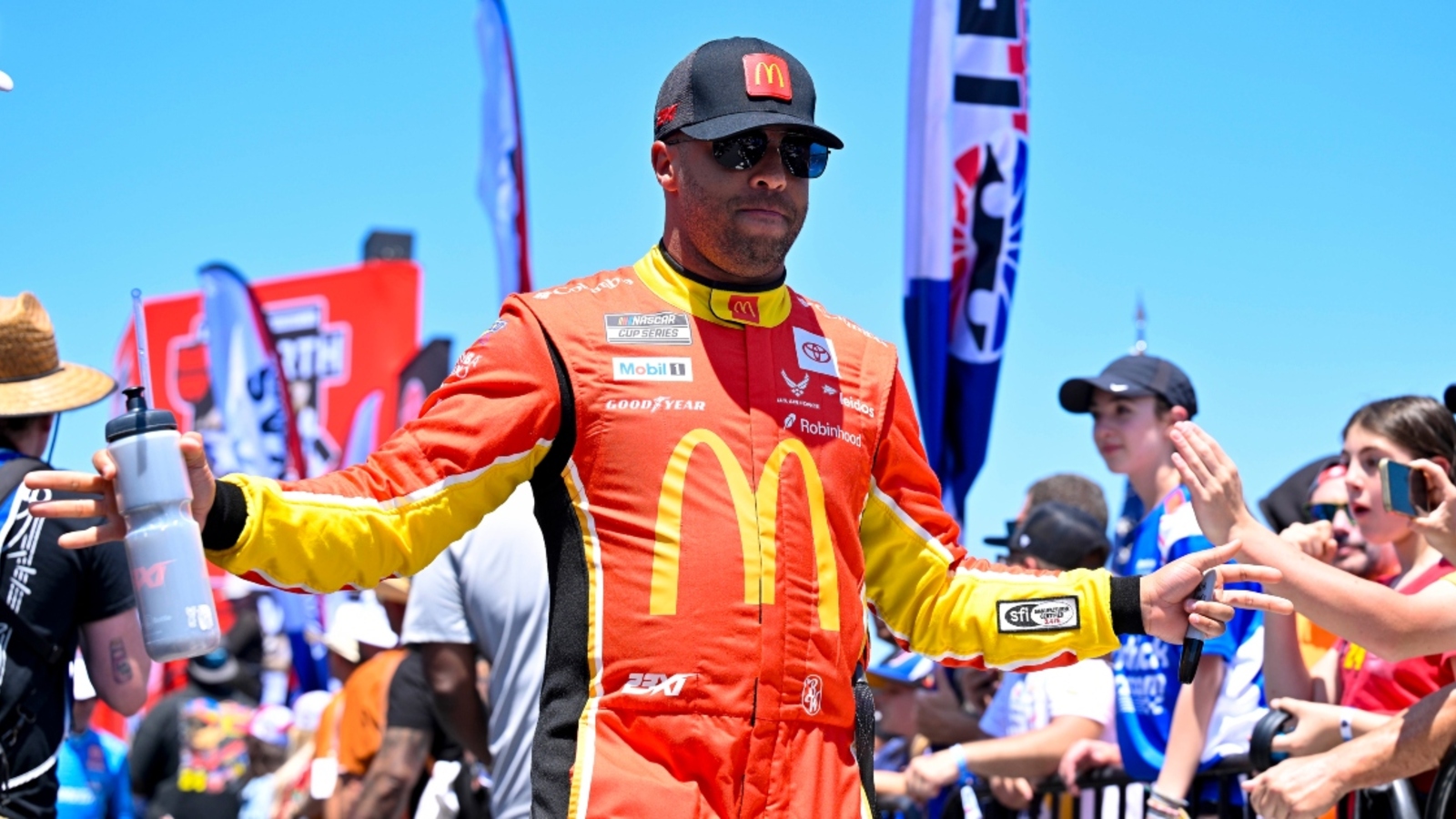 http://www.yardbarker.com/media/2/b/2b4cccd2a8b5fe0cf34a8e15b69477654c643ceb/thumb_16x9/bubba-wallace-explains-how-improved-mindset-helping-performance-in-2025-nice-to-have-a-car-that-in-c.jpg