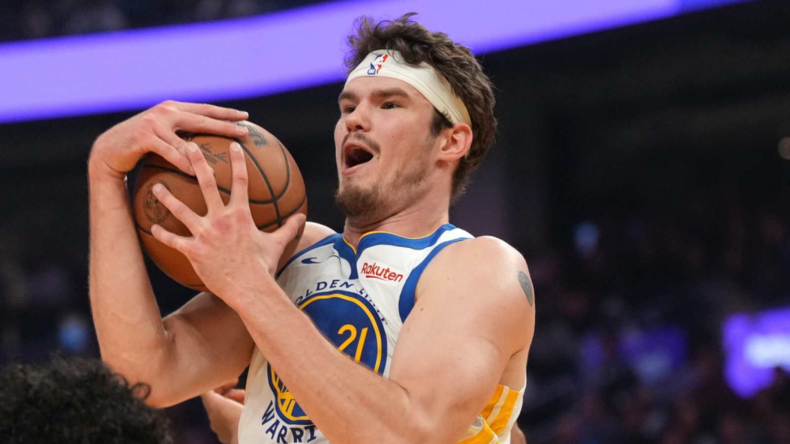 Memphis Grizzlies nabídli Quintenovi Postovi profesionální smlouvu. Warriors mají co řešit
