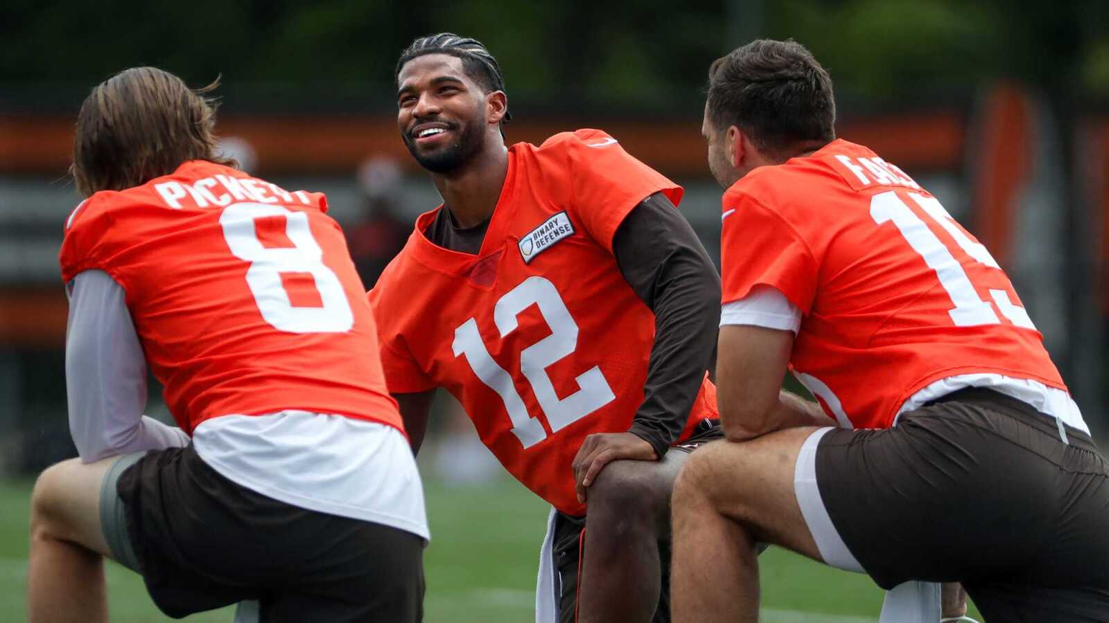 Insider explains how Browns' QB competition changed during spring workouts
