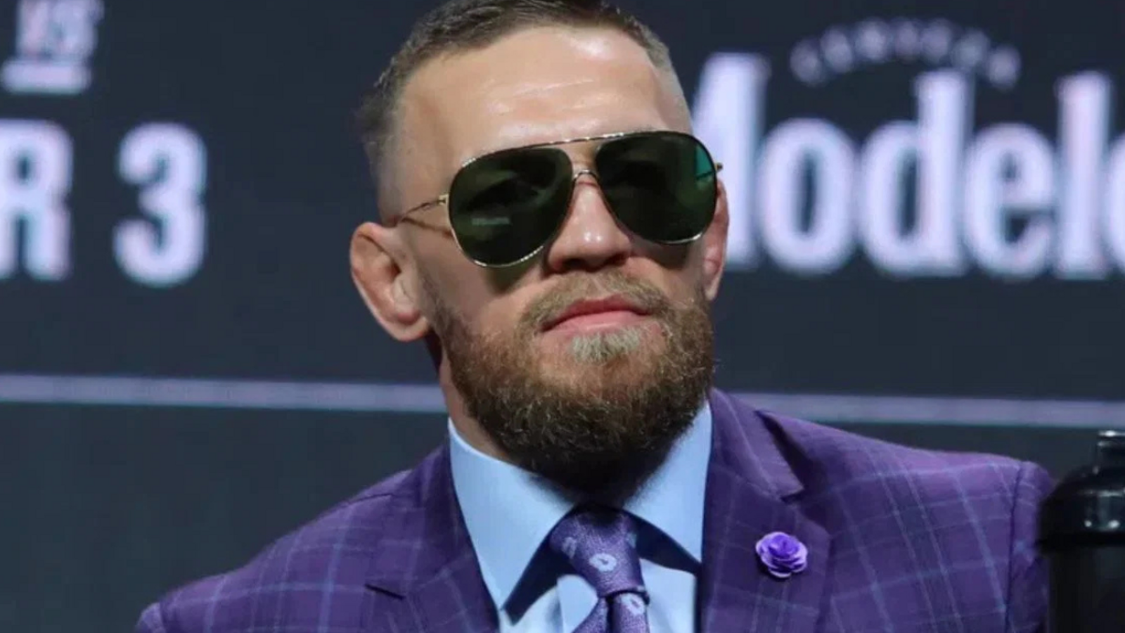 http://www.yardbarker.com/media/2/c/2ce704553cfb814338a8035595f7b5ef5d833ca5/thumb_16x9/Conor-McGregor-1-10.png