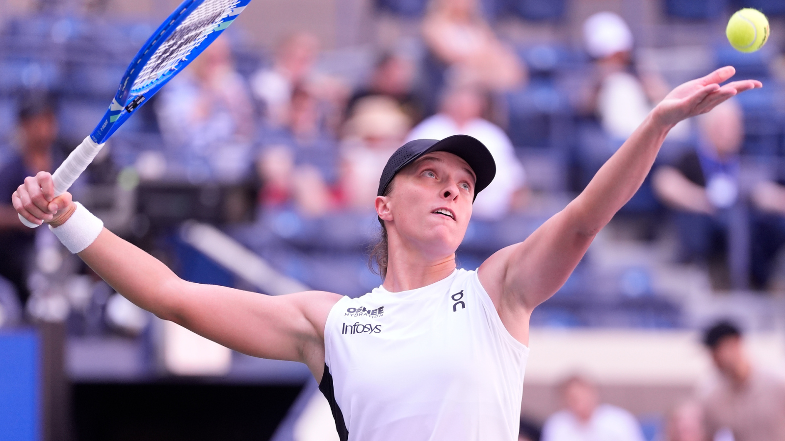 Iga Swiatek wins U.S. Open opener, makes cool tennis history