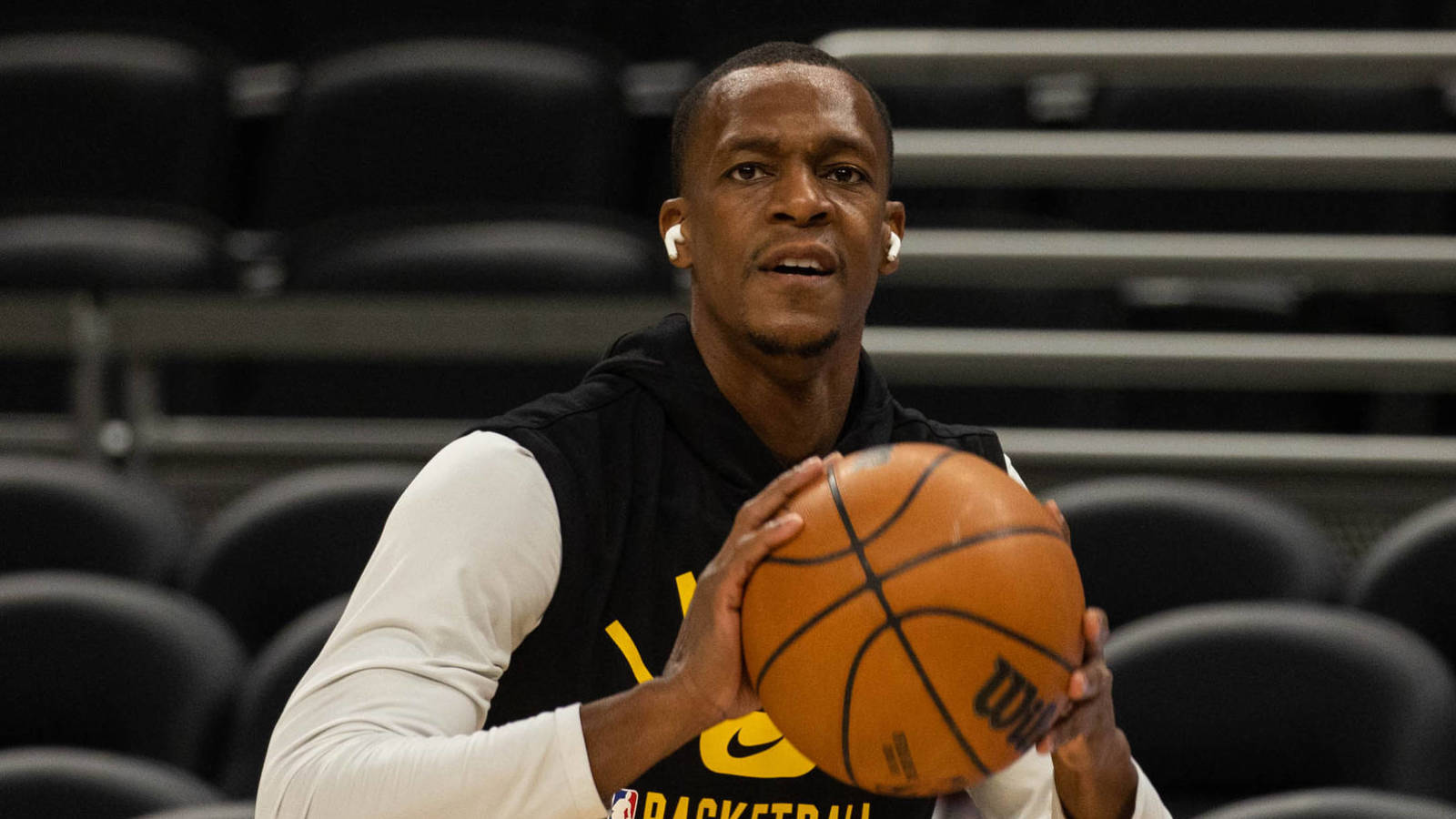 Report: Cavaliers in 'serious talks' to acquire Lakers guard Rajon Rondo