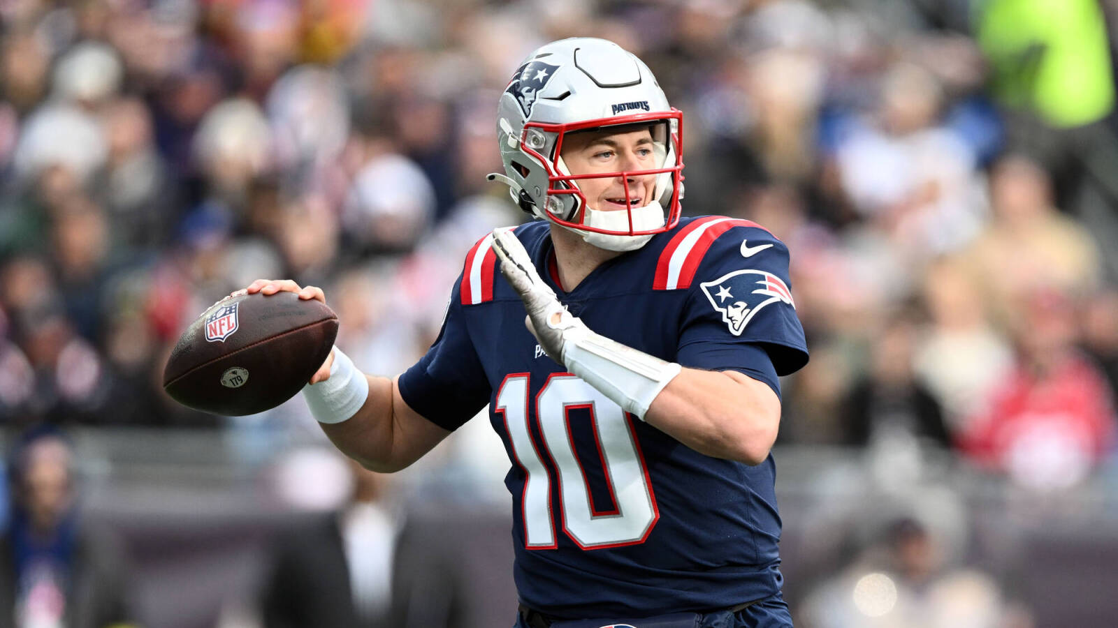 Patriots' Bill Belichick doesn't commit to Mac Jones as 2023 starting QB