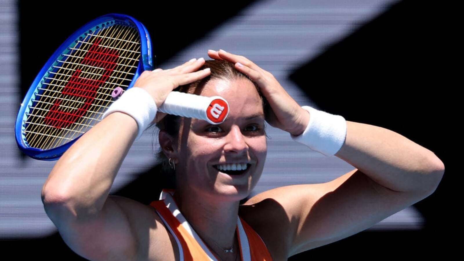 Maria Sakkari responds after double-bounce controversy in win over Iga Swiatek