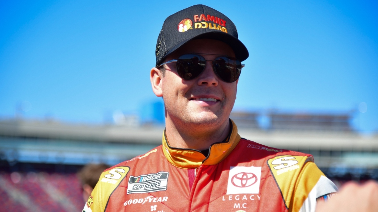 Erik Jones and wife Holly announce birth of first child